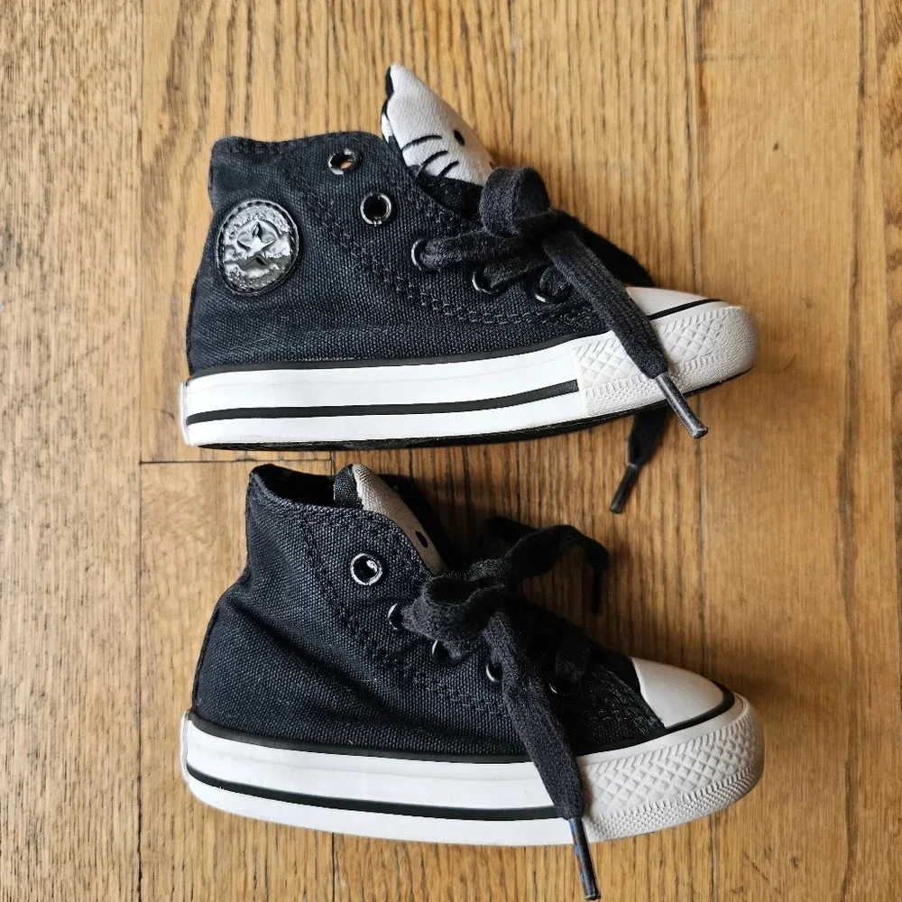 Converse adorable hello